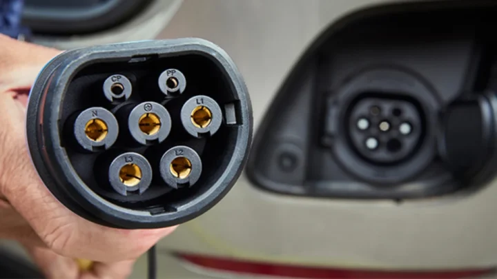 Fabricantes voltam a avisar que a UE não pode forçar a mobilidade elétrica