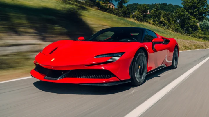 Nova patente da Ferrari revela um assistente de emergência surpreendente