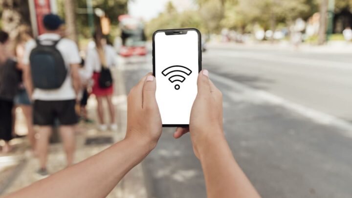 iPhone com símbolo de rede Wi-Fi
